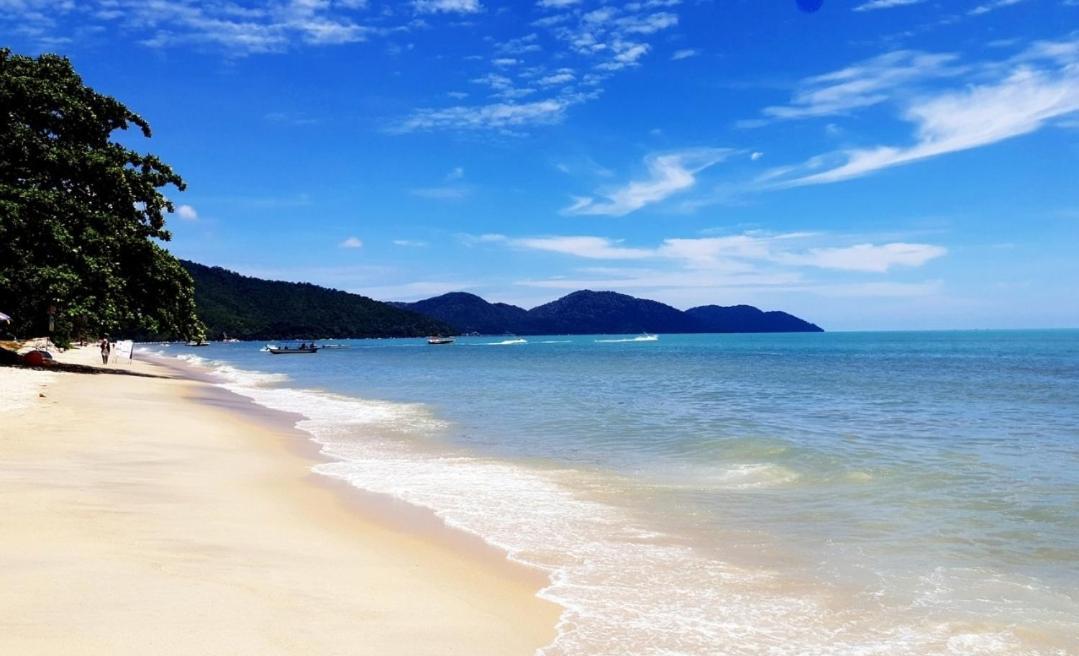 Batu Ferringhi Luxury Seaview Suite - 3Br 外观 照片
