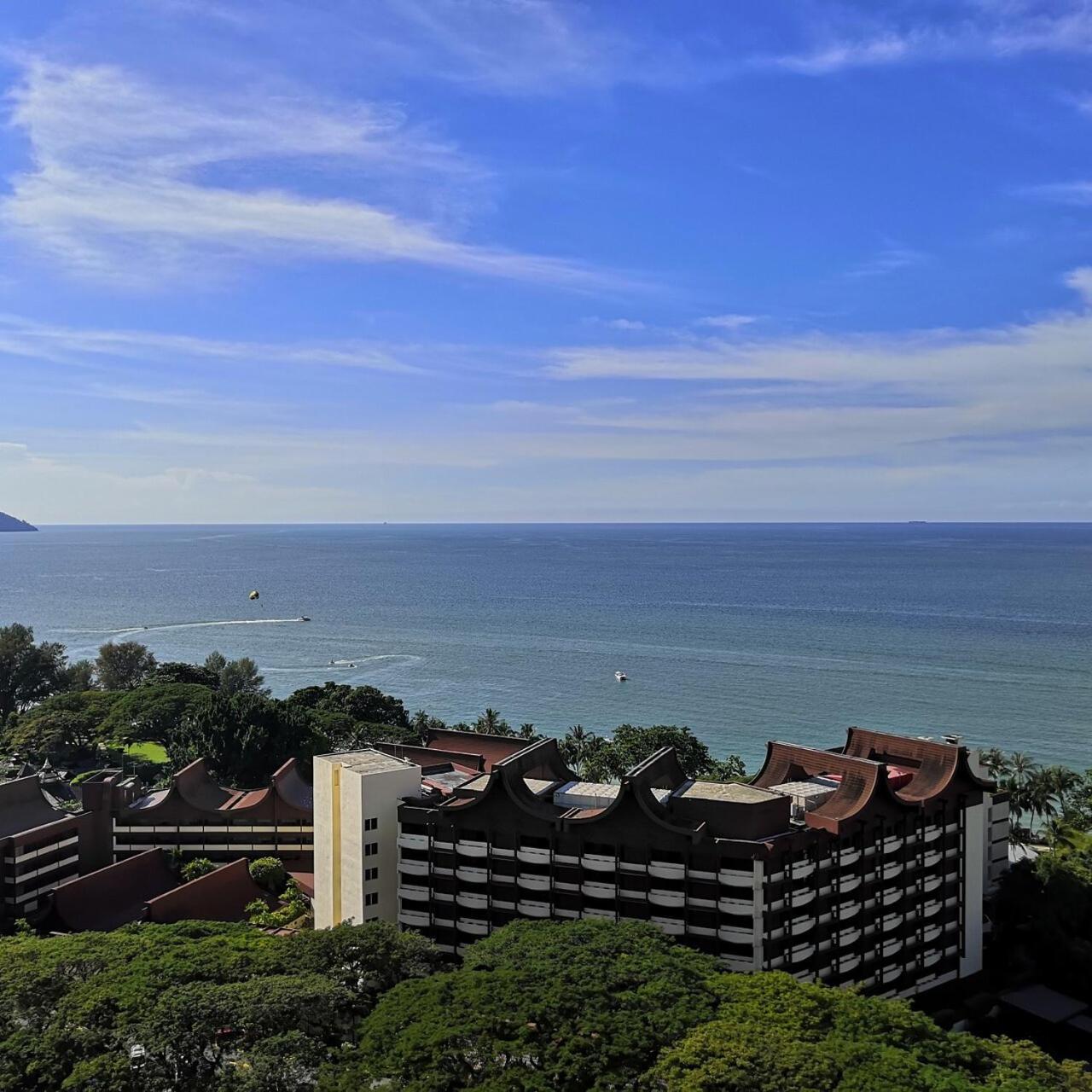 Batu Ferringhi Luxury Seaview Suite - 3Br 外观 照片